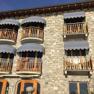 Tres Jolie Gera Lario